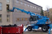 Nedrivning af telefoncentral fra 2. sal i bagg�rd